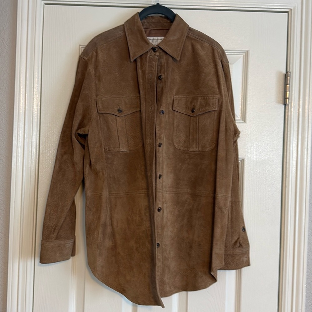 Jones New York suede shirt jacket size small. Color is camel